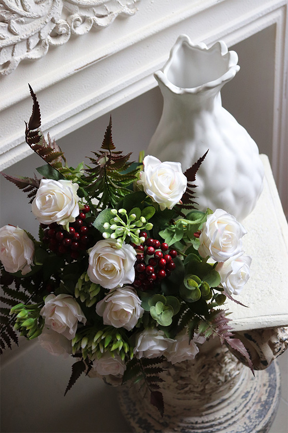 Dulcynea, bukiet z różami w wazonie