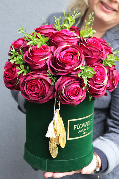 Deep Pink, różany flowerbox z bukszpanem