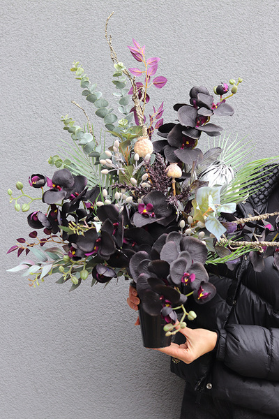 Black Primo, bukiet nagrobny we wkładzie