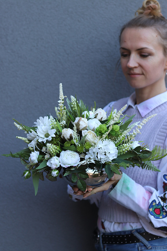 Gelia Infinity, kompozycja kwiatowa w stylowej lustrzanej donicy