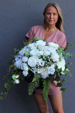 Malano Roses, kompozycja nagrobna w czarnym naczyniu, wys.54cm 