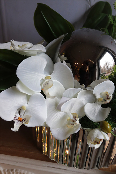 Deluxe Dekoria, kompozycja kwiatowa w srebrnej misie