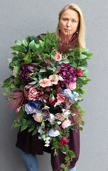 Kolenia, elegancka wiązanka nagrobna