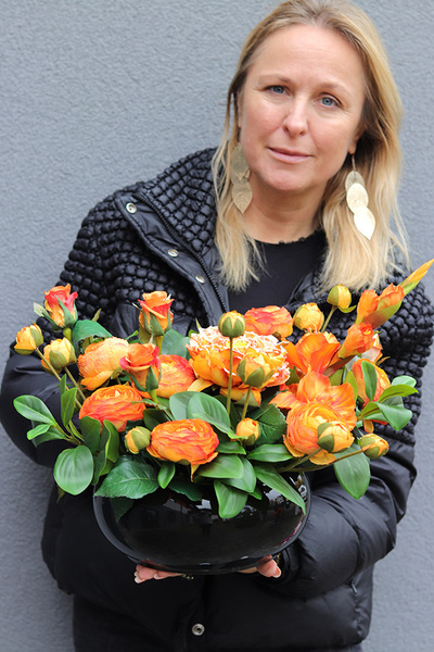 Fireland, pomarańczowa kompozycja nagrobna w naczyniu