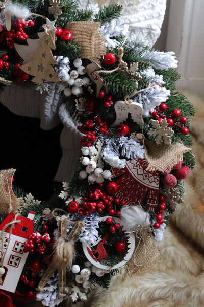 duży świąteczny wianek Christmas with tenDOM z sankami