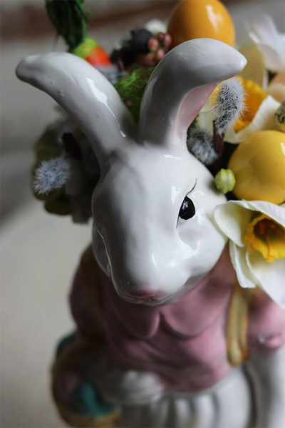 Królicza Gospodyni, wielkanocna kompozycja z zającem, wym.30x15cm