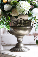 Hrabinia Baronessa, bogata kompozycja kwiatowa w srebrnym pucharze, wys.57cm