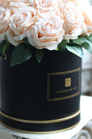 czarny flowerbox z różami, Puderria, wys.37cm