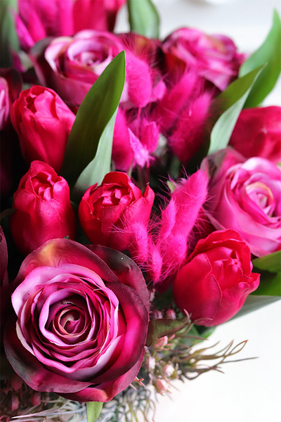 Magenta, wiosenny flowerbox z tulipanami
