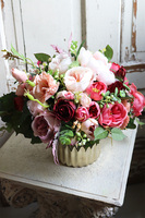 Barbara, kompozycja kwiatowa w złotej misie, wym.32x38cm 