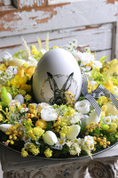 Easter Sun, wielkanocny stroik na talerzu