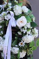 Biały Dom, wianek komunijny z białych kwiatów, z wstążką, śr.46cm