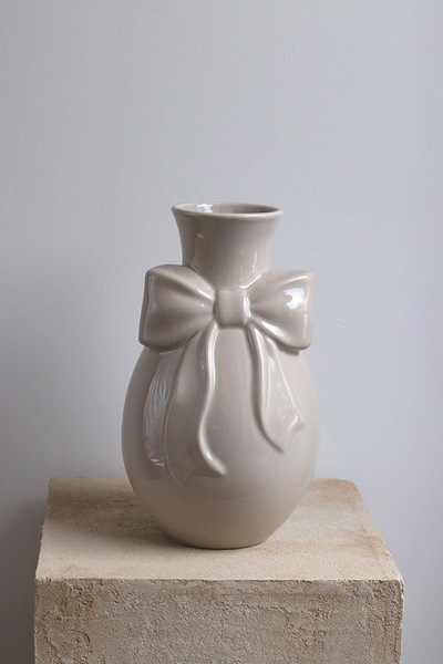 Kokarda Beige, wazon ceramiczny z kokardą