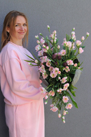 Adoria Volcan, kompozycja nagrobna w betonowej misie