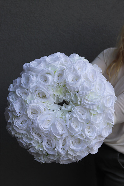 Rosariana White 2, dekoracyjny wianek z białych róż i hortensji