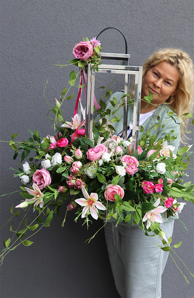 Angelo Garden Pink, lampion nagrobny z kwiatami