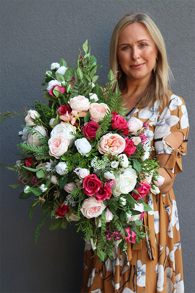 Luita Amarant, kompozycja kwiatowa w pucharze