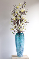 Magnolia Azuria, bukiet kwiatów w wazonie