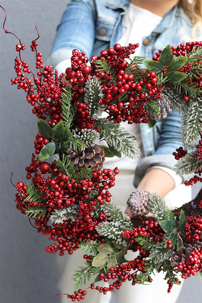 Czerwone Korale Geruta, zimowy wianek z owocami