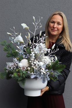 Magnolia Winter, zimowa kompozycja w osłonce, wym.67x45cm