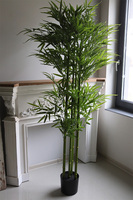 Bambus, sztuczna roślina w osłonce z tworzywa