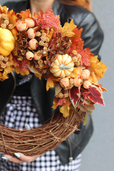 Dyniowa Poezja, asymetryczny jesienny wianek z dyniami