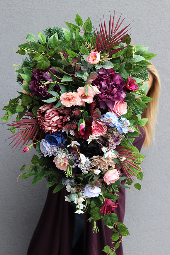 Kolenia, elegancka wiązanka nagrobna