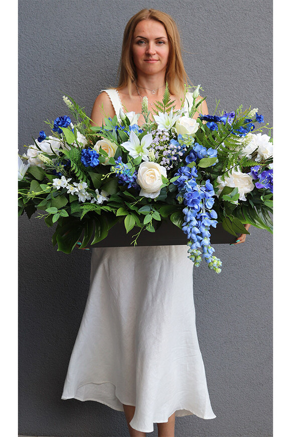 Blue&White Trenata, elegancka kompozycja kwiatowa