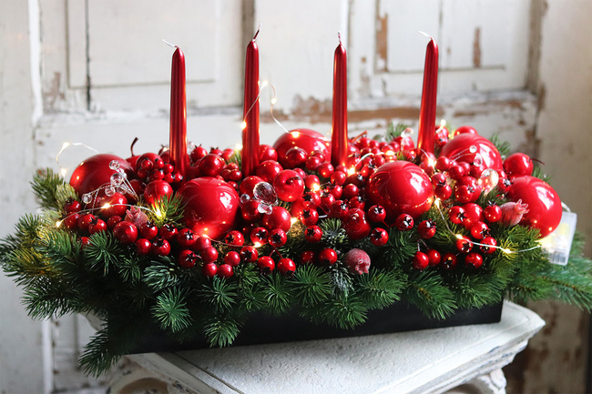 Karminovy, adwentowy stroik świąteczny na stół, wym.31x57cm  