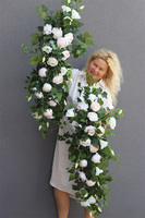 Elice Agnes, biała dekoracyjna girlanda