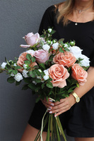 Kawowy, różany bukiet do wazonu