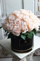 czarny flowerbox z różami, Puderria, wys.37cm