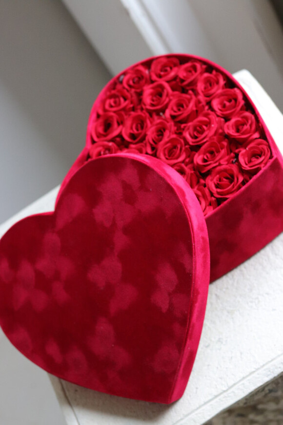 czerwony flowerbox z różami na walentynki, Serce Premium