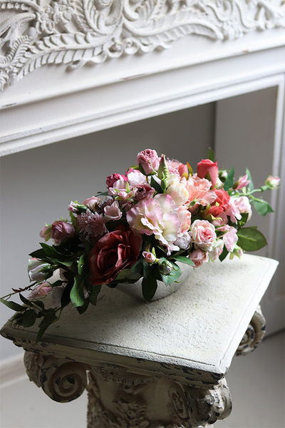 Pink Lady Alladino, kompozycja kwiatowa w lustrzanej misie