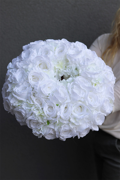 Rosariana White 2, dekoracyjny wianek z białych róż i hortensji