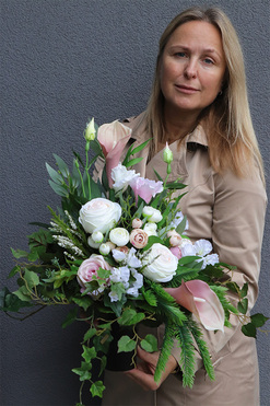 Julena Pink Liena, bukiet nagrobny z kallami, dł.50cm