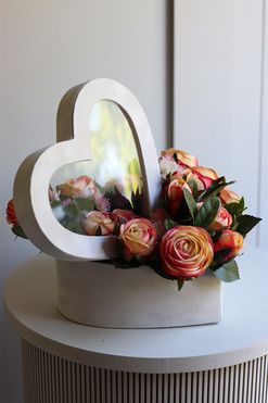 Róże dla Mamy, flowerbox serce z różami, wys.27/18cm