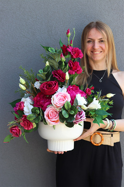 Caryca Delicja Japandi, kompozycja kwiatowa w naczyniu, wym.65x50cm