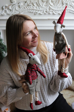 OD RĘKI Myszki, dekoracyjna lalka siedząca, 2szt, dł.47cm