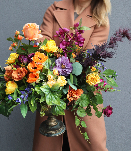 Kolory 2, bogata kompozycja kwiatowa w pucharze, wys.62cm 