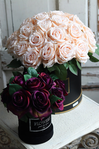 czarny flowerbox z różami, Puderria, wys.37cm