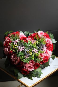 Neffa Red, stroik nagrobny serce, wym.33x48x46cm 