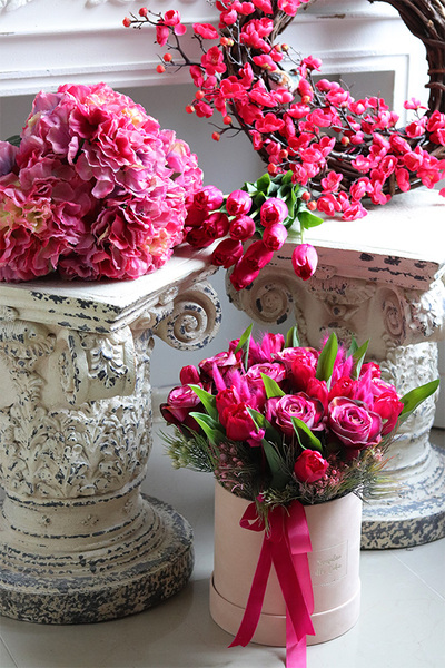 Magenta, wiosenny flowerbox z tulipanami