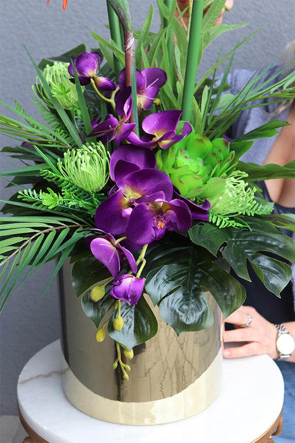 Grestina Figaro, kompozycja ze strelicją w złotej donicy, wys.91cm 