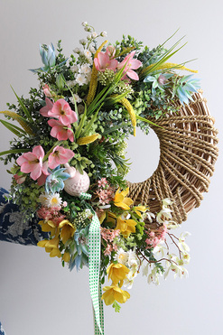 OD RĘKI Wiosenny Poranek, asymetryczny wianek na drzwi, rozp.62 cm