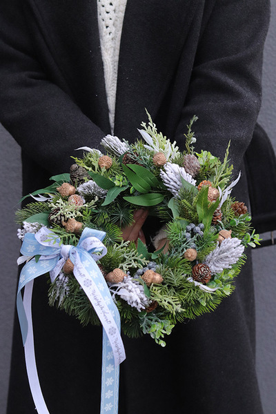 Snowy Christmas, ponadczasowy świąteczny wianek, śr.28cm