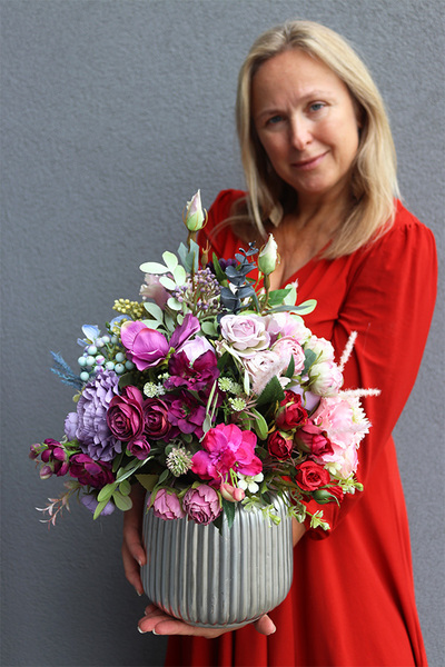 Meronia, kompozycja kwiatowa wielostronna