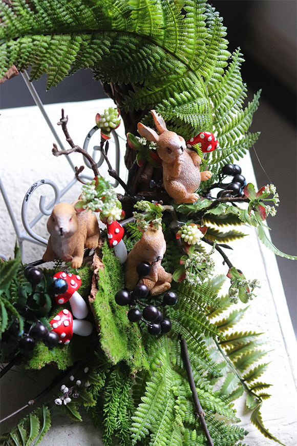 Zajączki w Lesie, ozdobny wianek na drzwi