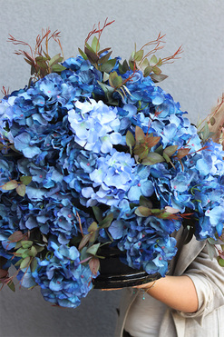 Navy Hortensje Deluxe, kompozycja nagrobna w misie, wym.45x55cm  