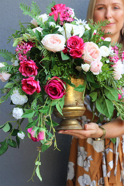 Luita Amarant, kompozycja kwiatowa w pucharze